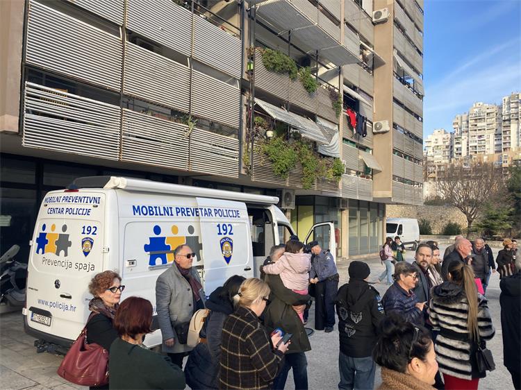 Slika /PU splitsko-dalmatinska 2022/Prevencija/trstenik 2.jpg